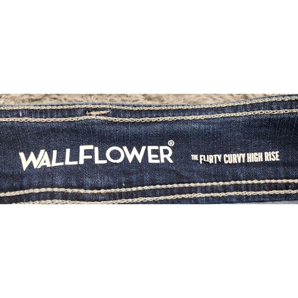 New Wallflower Shorts Womens Sz 7 28" Denim Blue Jeans Stretch Cuffed Frayed - Picture 7 of 11